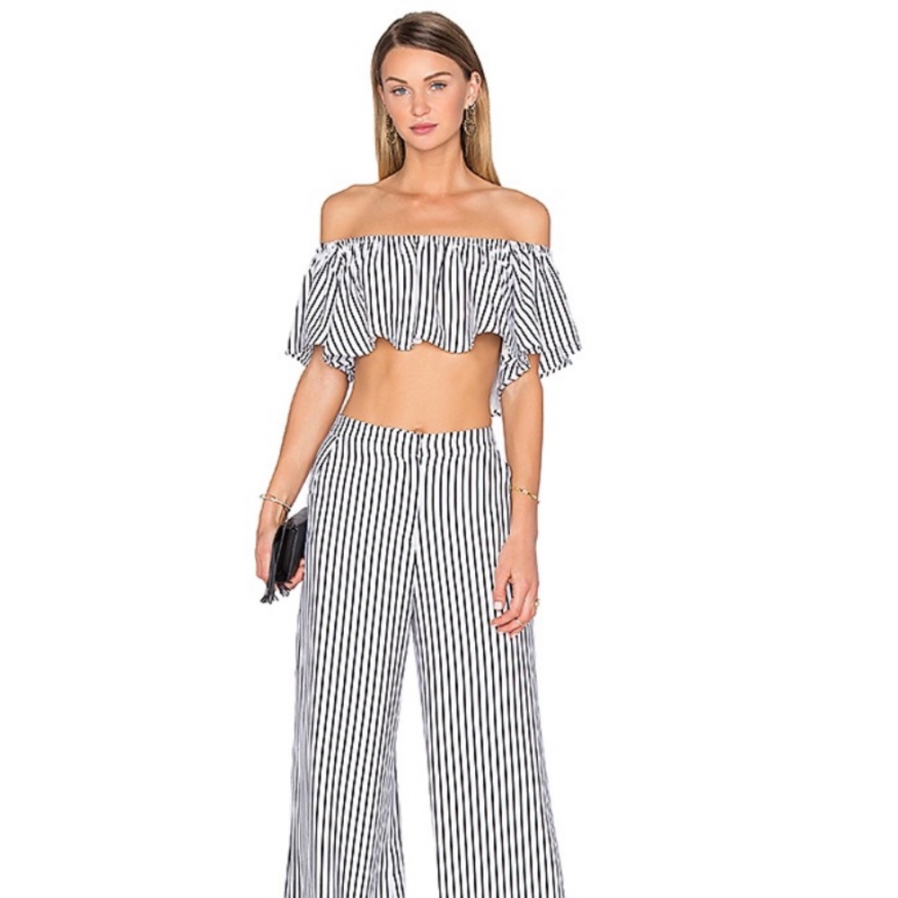 Pre owned house of Harlow x revolve crop top